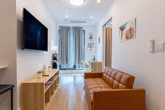 Building Photo - 242 Schaefer St