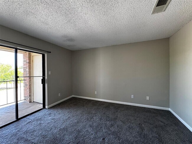 Building Photo - 1705 Crossing Pl