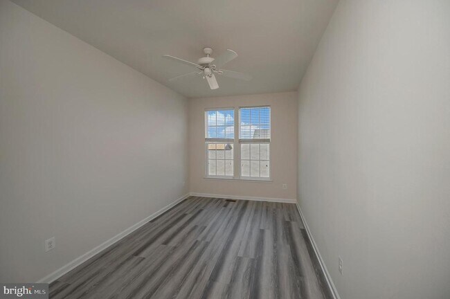 Building Photo - 208 Freesia Ln