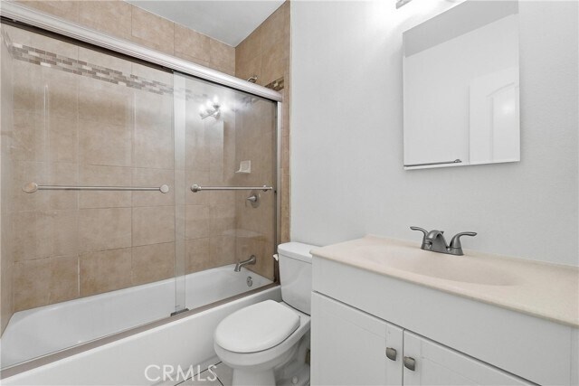 Building Photo - 1647 N Lake Ave