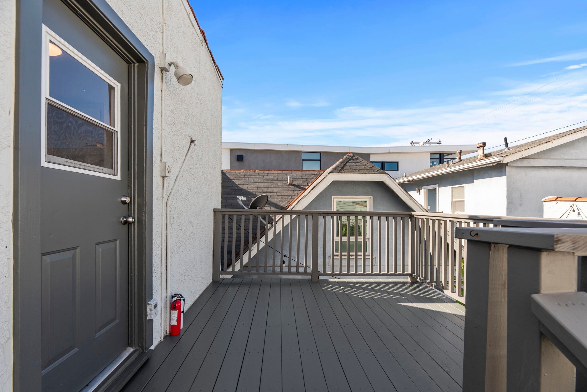 Building Photo - 303 28th St