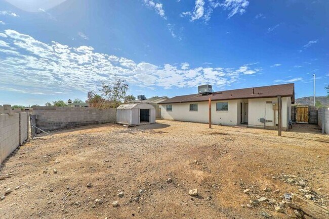 Building Photo - READY TO VIEW NOW! Spacious 4-Bed Home Nea...