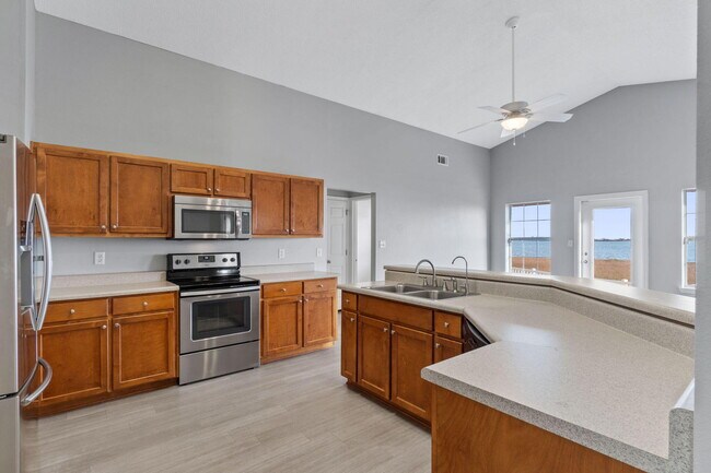 Building Photo - 742 Saltair Ln