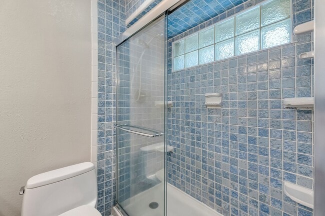 Building Photo - Charming 2-Bedroom, 2-Bath Home in the Hea...