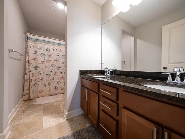 Building Photo - 15773 Everglade Ave