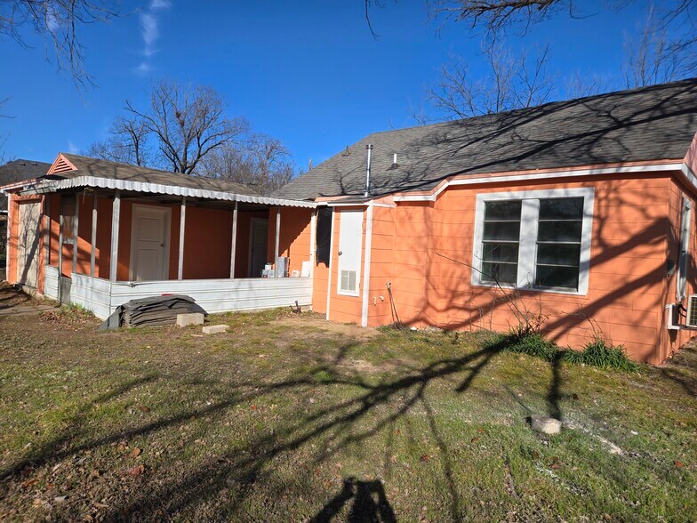 Building Photo - 906 King Ave