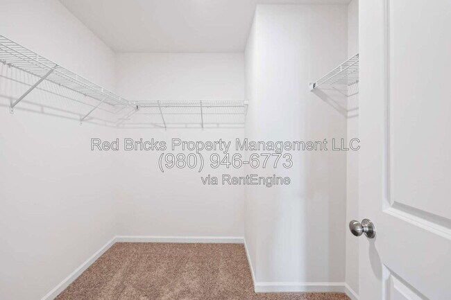 Building Photo - 4053 Lawnview Dr