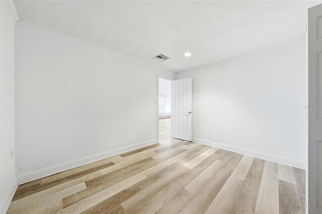 Building Photo - 6254 Alligator Lake Shore E