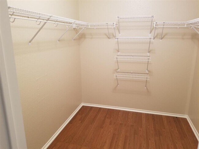 Building Photo - 3307 St Genevieve Dr