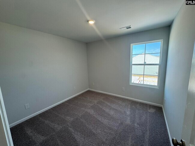 Building Photo - 3080 Hallsdale Dr