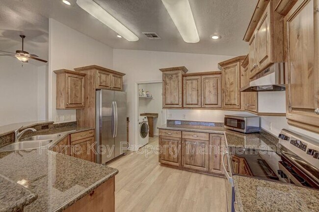 Building Photo - 259 S 300 W