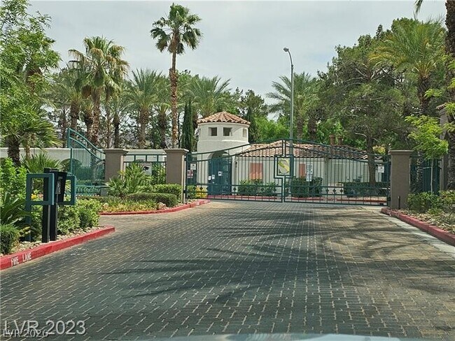 Building Photo - 285 Spring Palms St