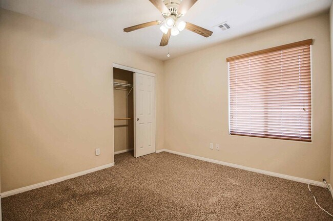 Building Photo - Luxurious Retreat in the Heart of Las Vegas