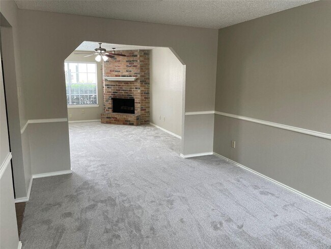 Building Photo - Trails Pl.