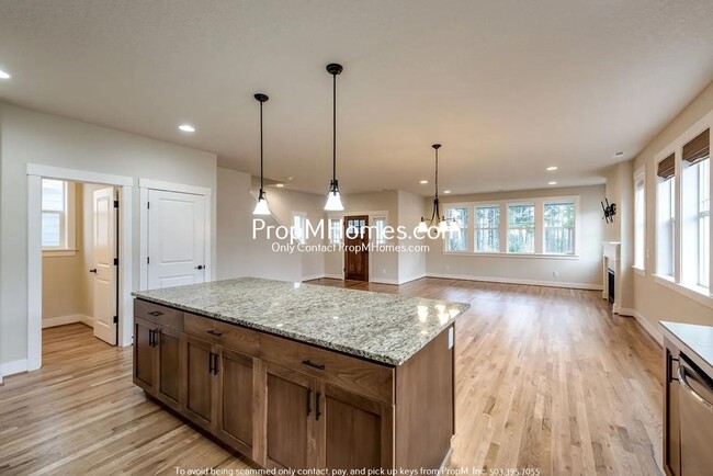 Building Photo - Luxury Three Bedroom Home in Bull Mountain!