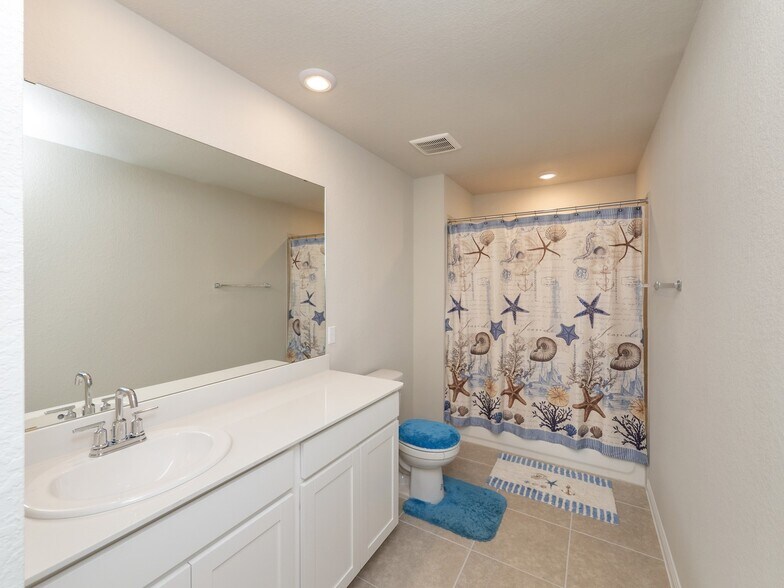 Building Photo - 120 Serpens St