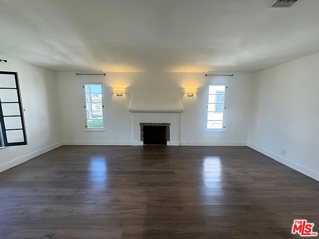 Building Photo - 126 S Hamilton Dr