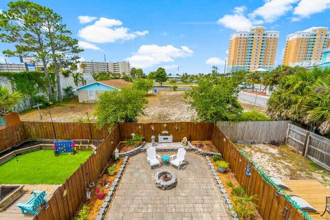 Building Photo - 7405A Beach Dr