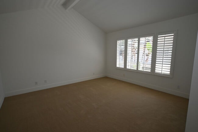 Building Photo - Immaculate 2 story 3 bedroom 2.5 bath house in Laguna Niguel