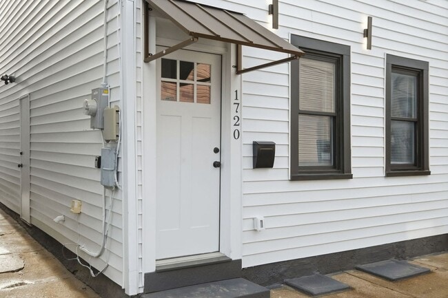 Building Photo - Brand New 3 bed, 2 bath Remodel located in the South Side Flats