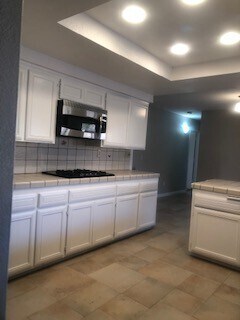 Building Photo - DESERT KNOLLS 3 BEDROOM HOME WITH LARGE RV GARAGE!