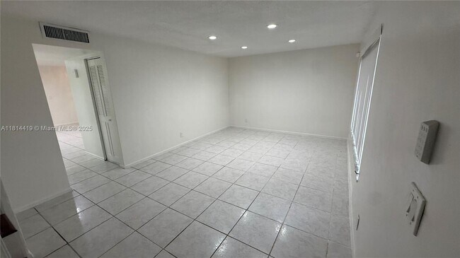 Building Photo - 2611 NW 47th Ln