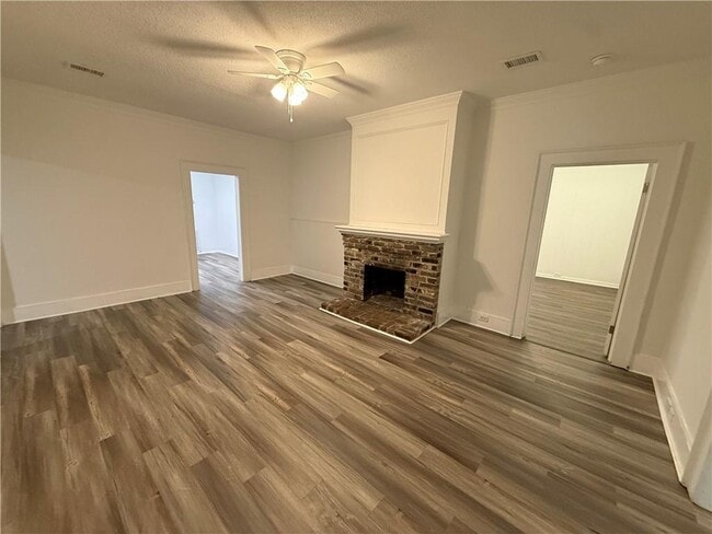 Building Photo - 314 1st St