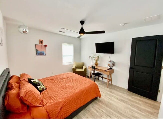 Building Photo - 84 N Holmes St