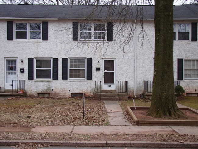 Building Photo - 2BD/1BA East End Townhome!!