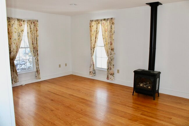 Building Photo - 45 Bakery Ln