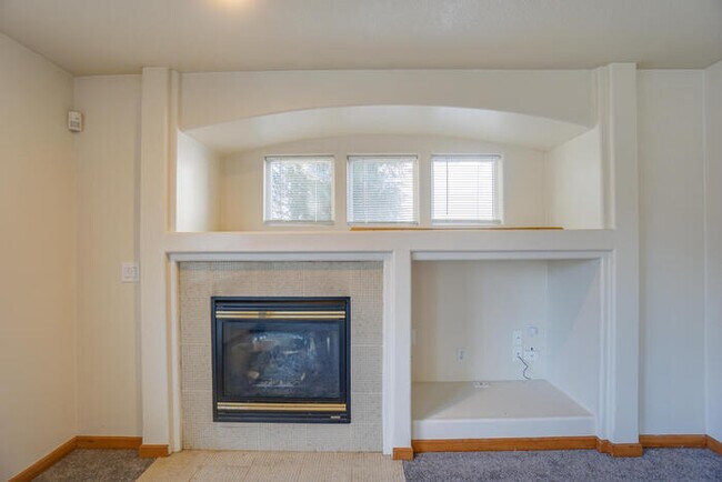 Building Photo - BEAUTIFUL FOUR BEDROOM IN CAMAS