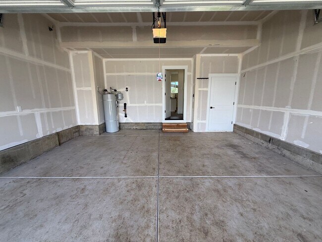 Building Photo - 17820 SW Maiden Ct