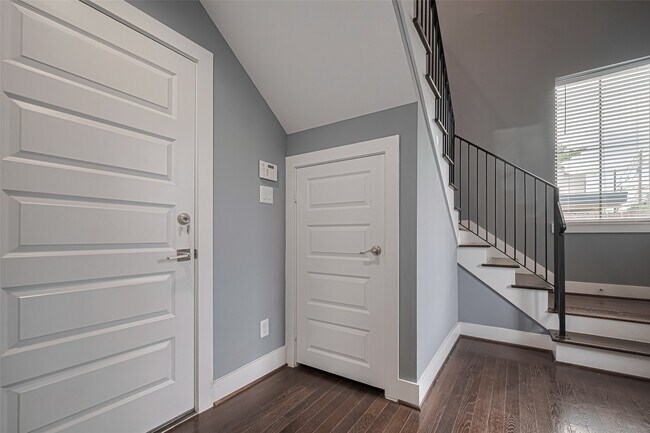 Building Photo - 4318 Center St