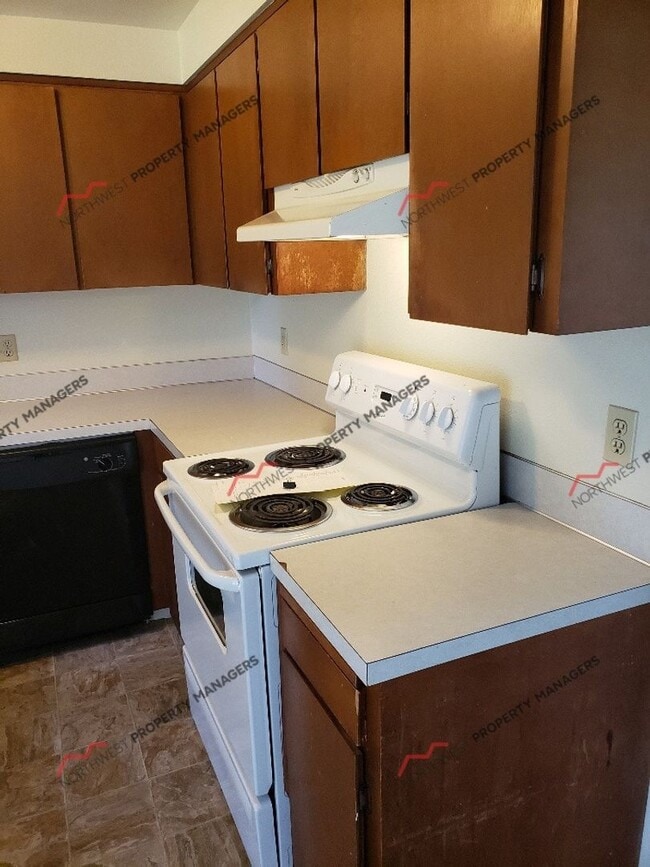 Building Photo - STATUS: *AVAILABLE * | R14 |  $1795