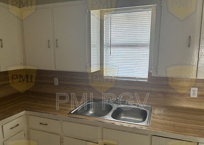Building Photo - 1608 Norma Ln