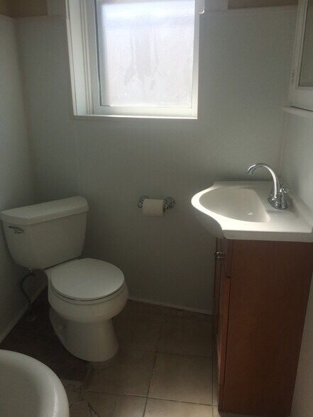 bathroom - 2668 Nebraska Ave