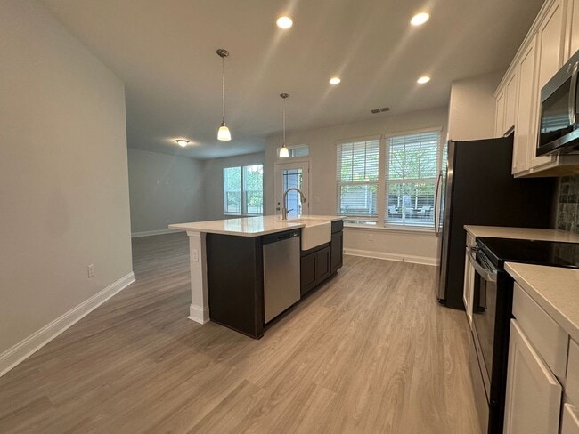 Building Photo - BRAND NEW HOME!