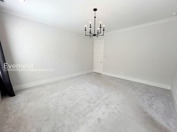 Building Photo - 640 Henry Ln