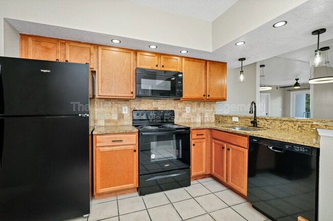 Building Photo - 2954 Sadina St