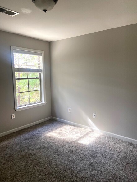 Building Photo - 2291 Ridgemont Dr