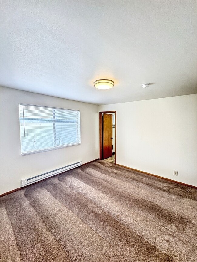 Building Photo - 211 Shore Dr