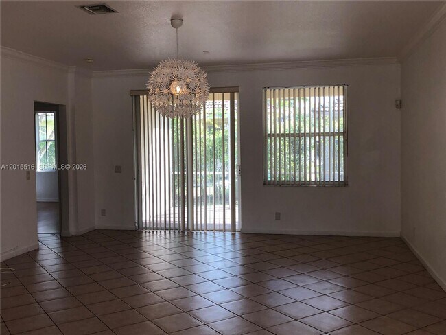 Building Photo - 693 Live Oak Ln