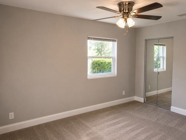 Building Photo - Recently renovated home in great neighborhood close to schools, parks, and shopping