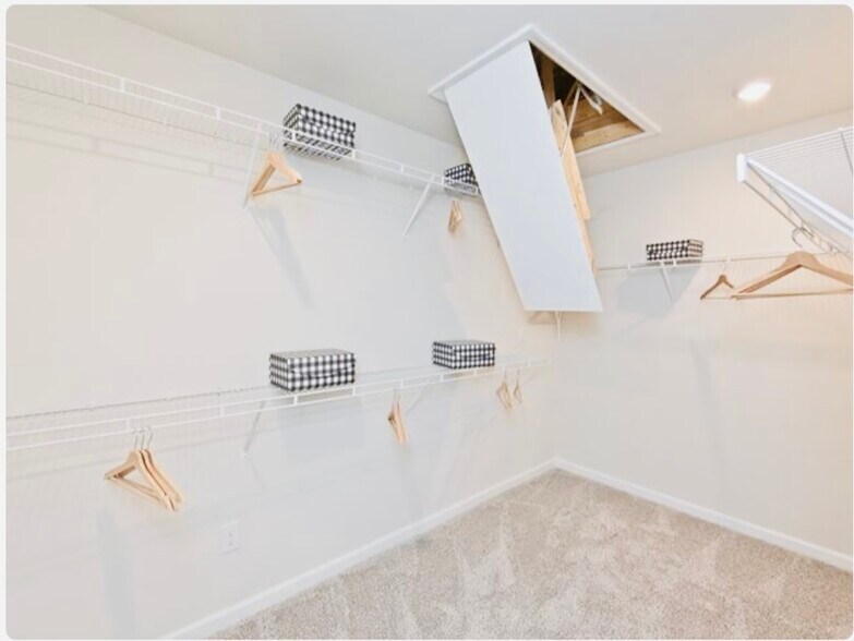 Huge Closet - 446 Ravine Dr