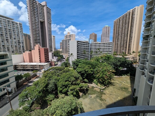 Building Photo - 469 Ena Rd