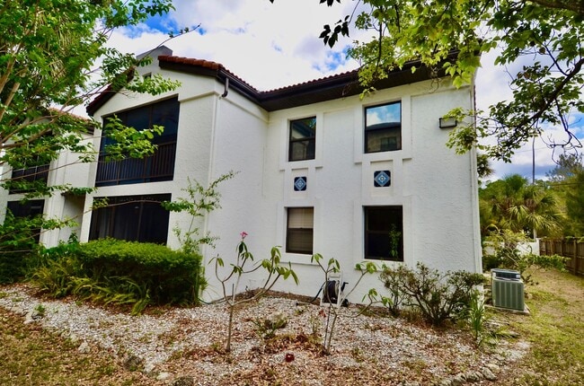 Building Photo - 2 bed 2 bath in Rosemary's District