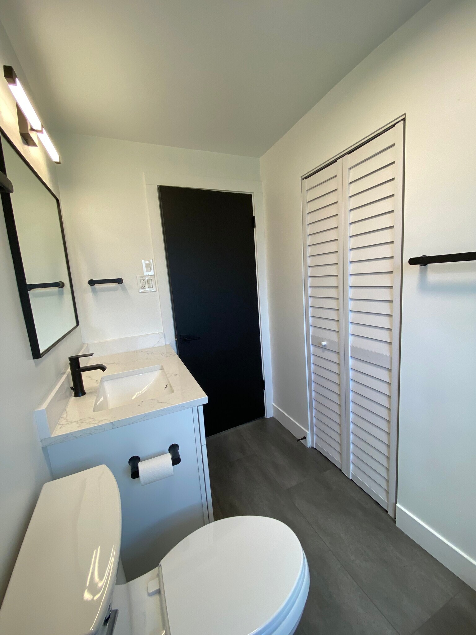 Bathroom - Washer/dryer combo in closet - 2212 Perry St