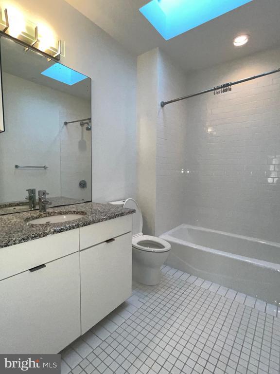 Building Photo - 190 Witherspoon St