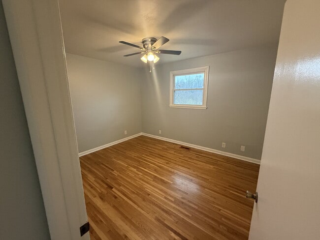 Building Photo - 2bed/2bath with Bonus room and garage! 2600B Dixon Drive, Nashville!