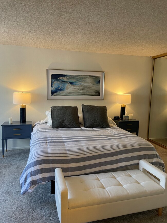 Building Photo - 930 Via Mil Cumbres